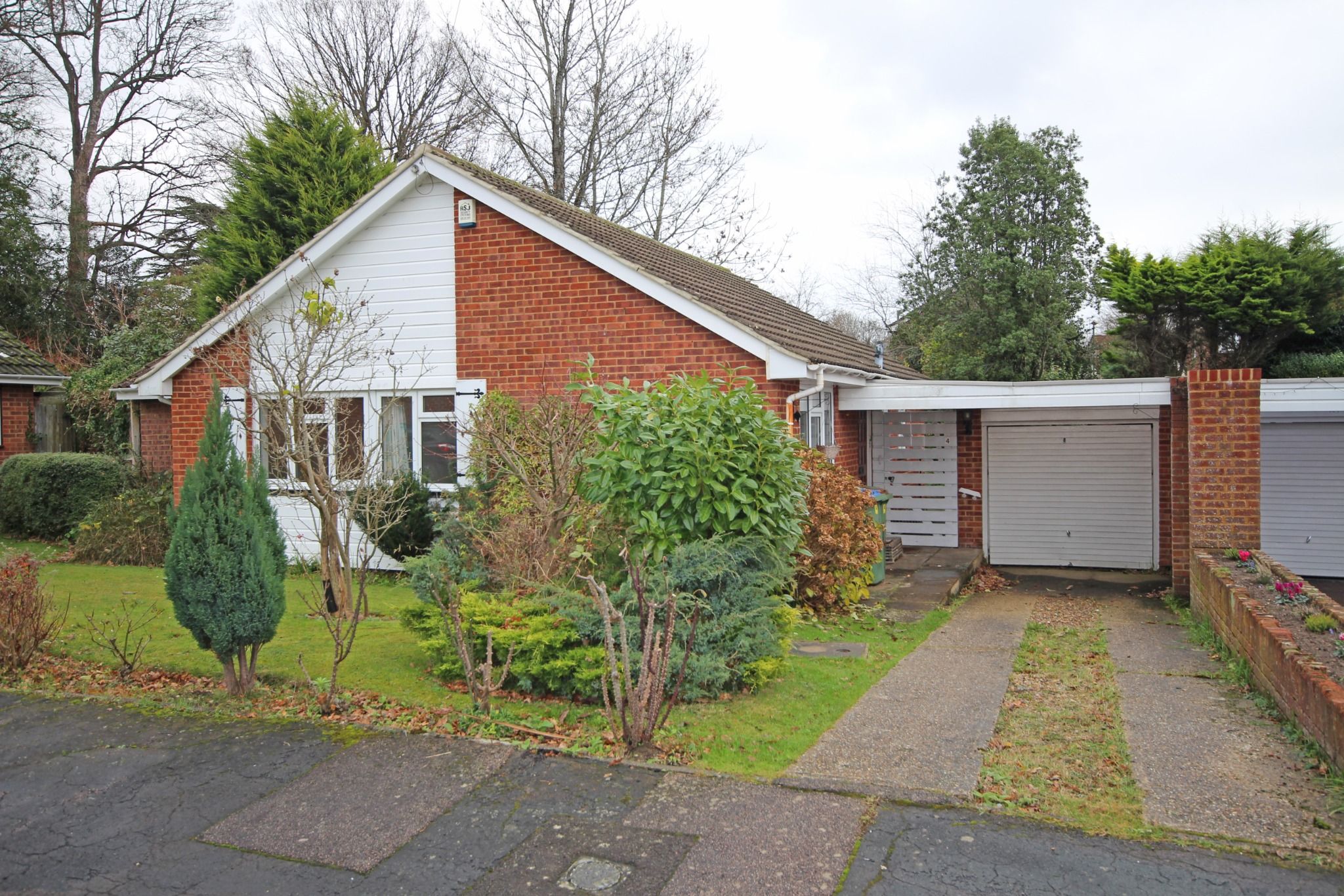 3 bed bungalow for sale in Collingwood Close, Horsham RH12 Zoopla