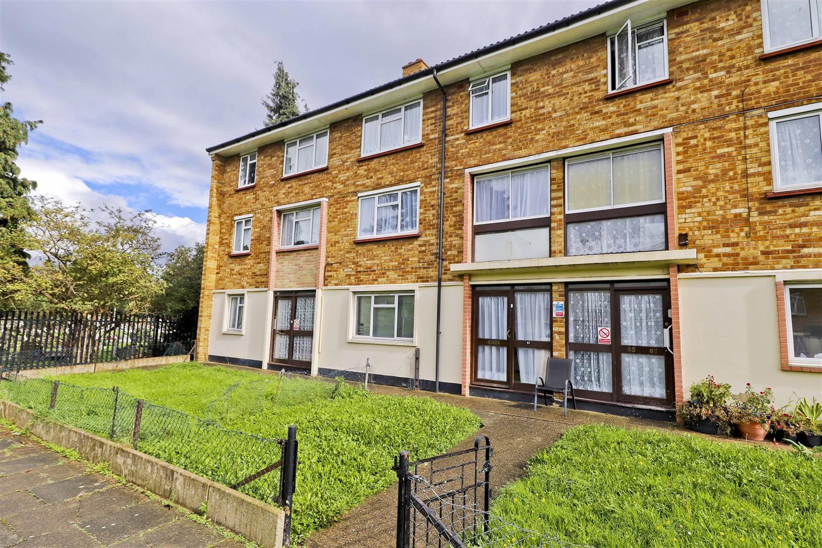 3 bed flat for sale in Laurel Lane, West Drayton UB7 Zoopla