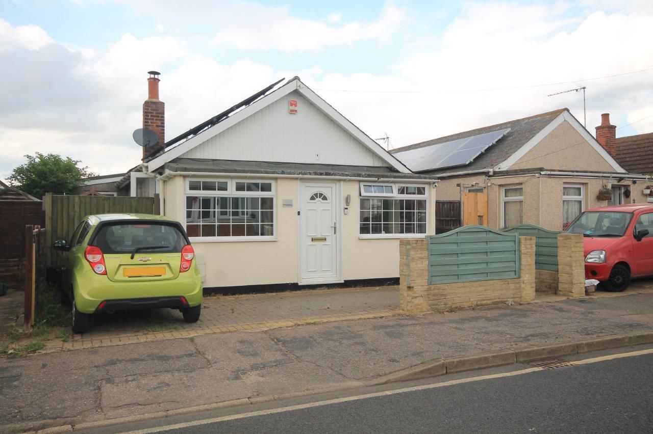 2 bed bungalow for sale in Broadway, Jaywick, ClactonOnSea CO15 Zoopla