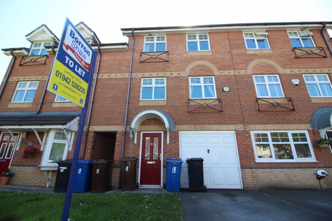3 bed town house to rent in Waterford Close, Platt Bridge, Wigan WN2