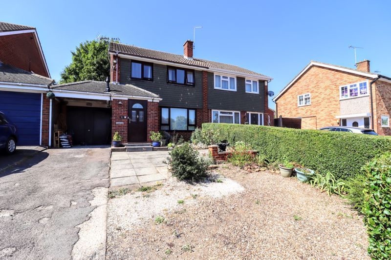 3 bed semidetached house for sale in Severn Way, Bletchley, Milton