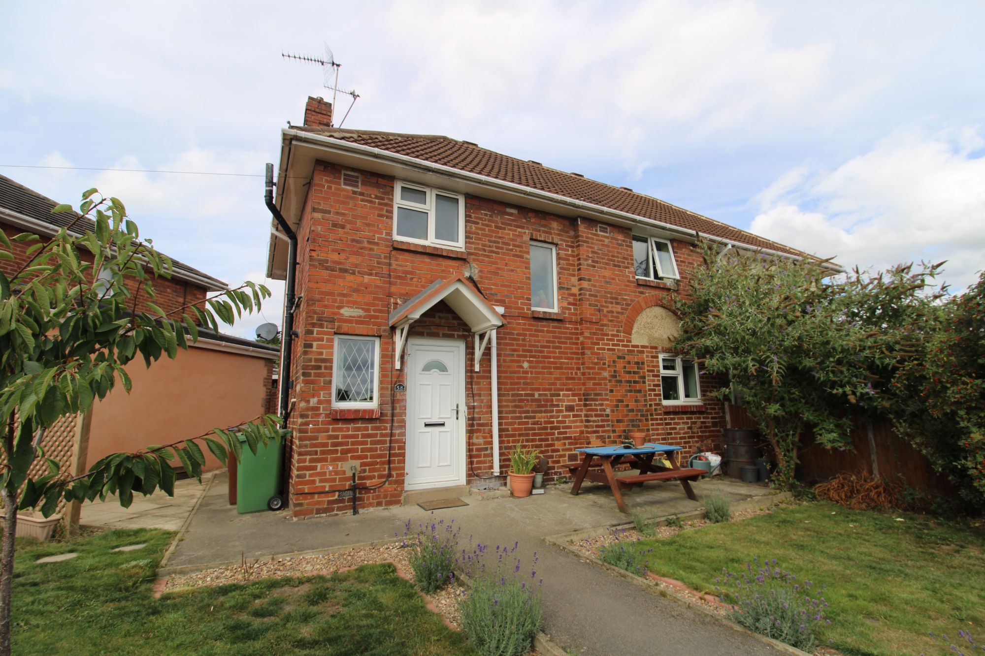 4-bedroom-semi-detached-house-for-sale-in-holymead-reading-rg31-7bp