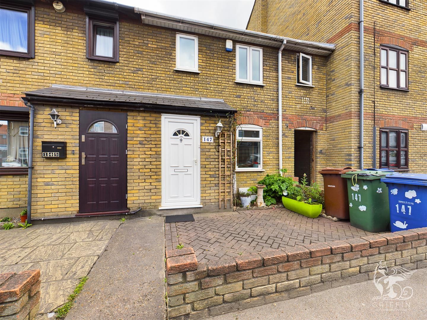 3 bed terraced house for sale in London Road, Grays RM17 Zoopla