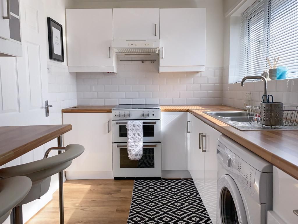 2 bed flat to rent in Ashdown Road, Chandler's Ford, Eastleigh SO53