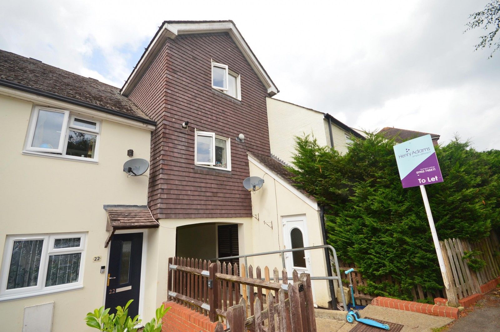 2 bed flat to rent in Carpenters Meadow, Pulborough RH20 Zoopla