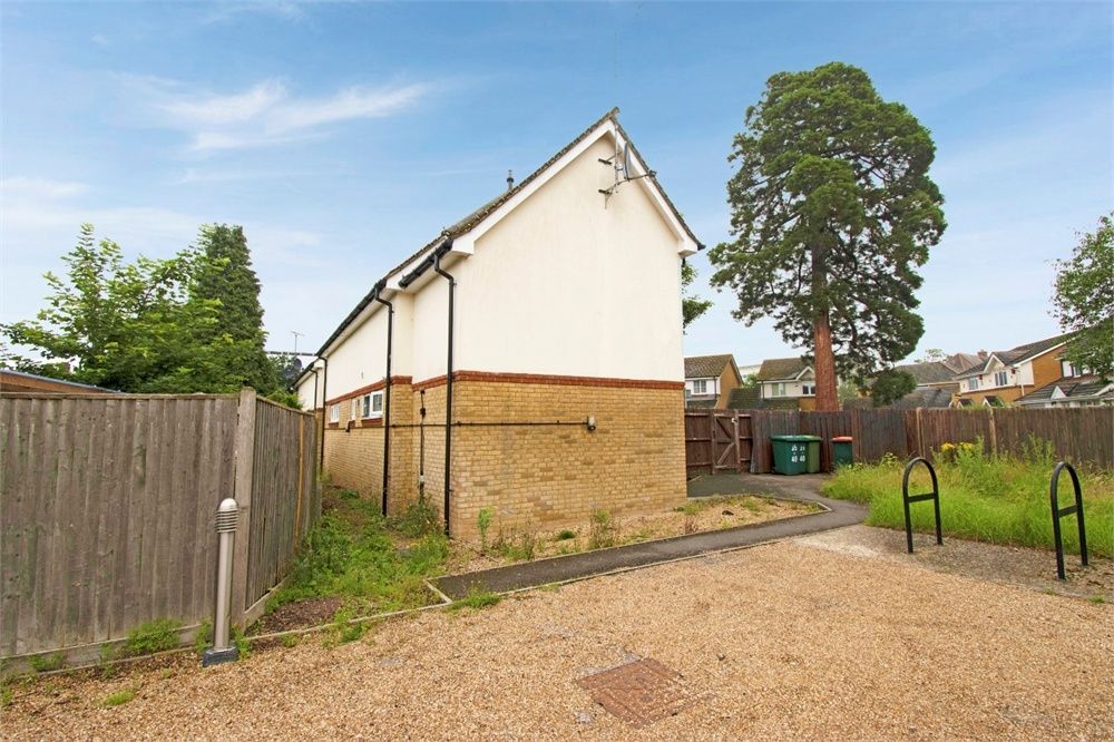 Clitherow Gardens, Crawley, West Sussex RH10  
