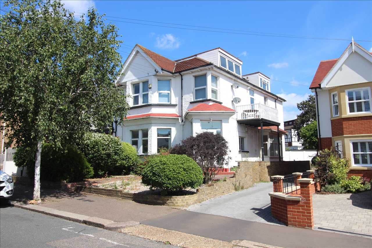 3 bed flat to rent in Kings Road, WestcliffOnSea SS0 Zoopla