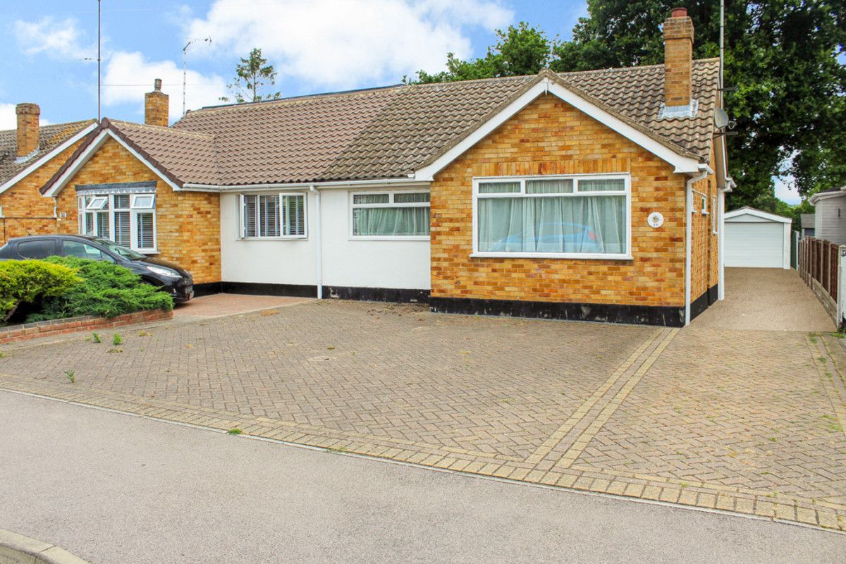 2 bed detached bungalow for sale in Whist Avenue, Wickford SS11 Zoopla
