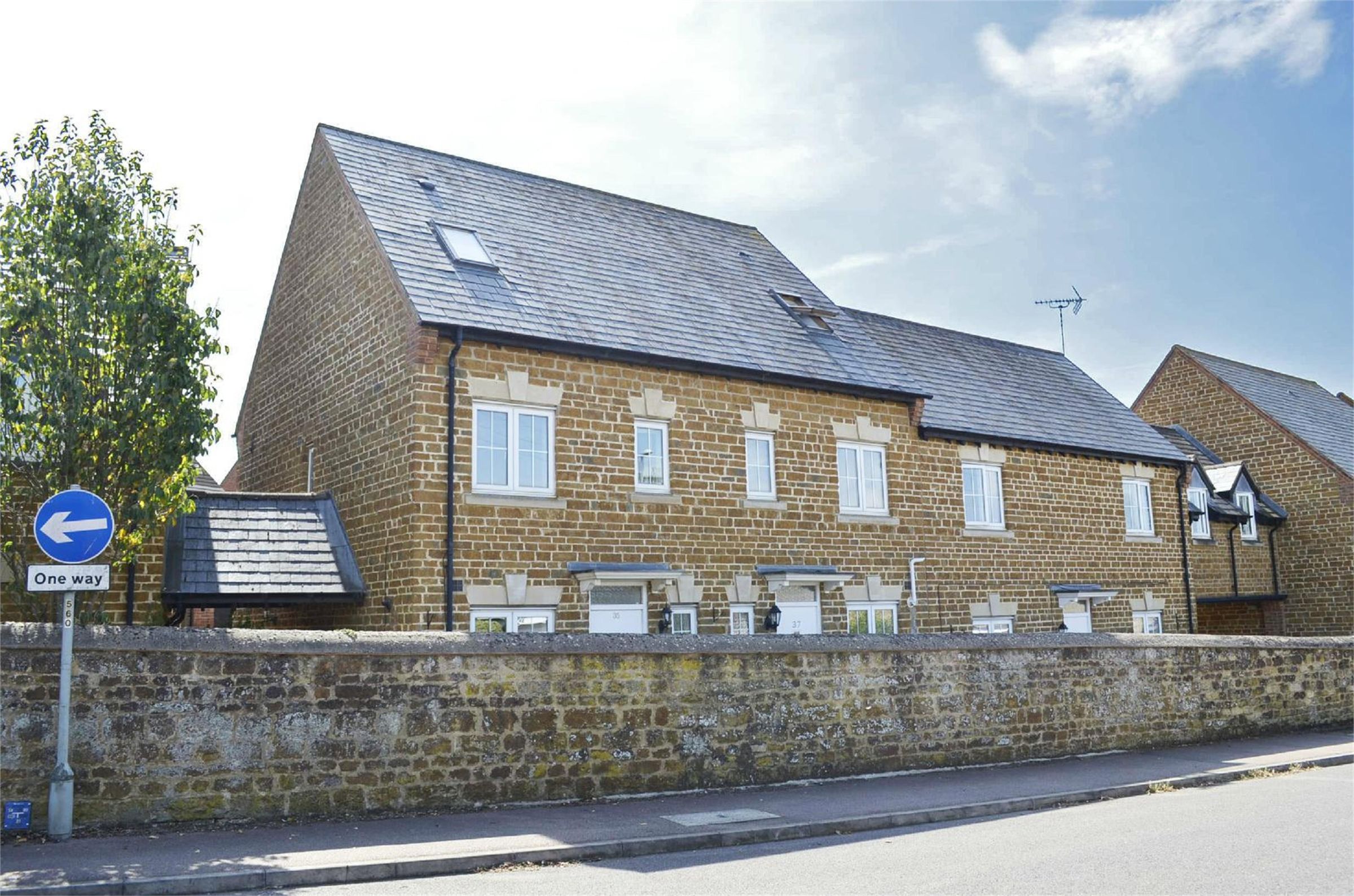 3 bed end terrace house to rent in Ivy Lane, Finedon, Northamptonshire