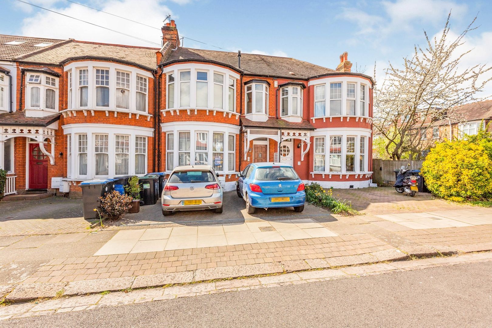 The Crest Palmers Grn N13