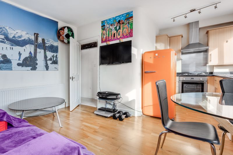 1 bed flat for sale in Chiltern Drive, Berrylands, Surbiton KT5 Zoopla