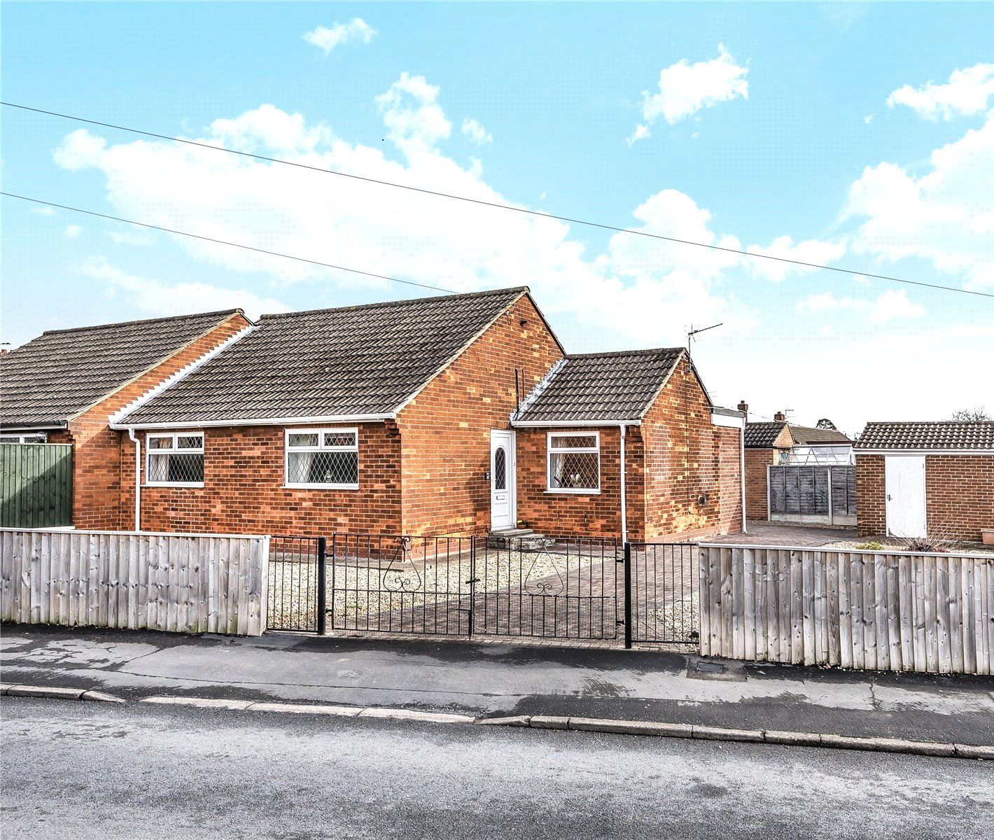 2 bed bungalow to rent in Charles Avenue, Laceby DN37 Zoopla