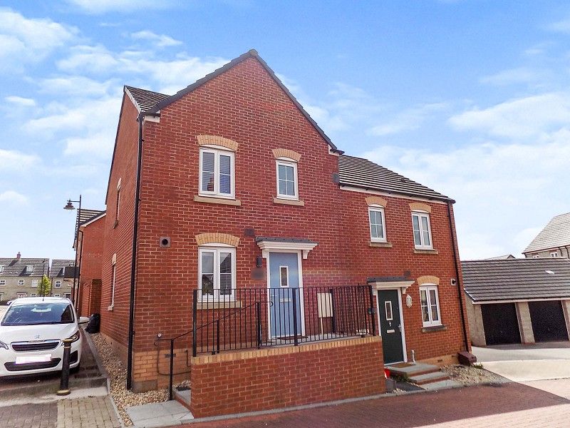 3 bed semidetached house for sale in Gerddir Briallu, Coity, Bridgend