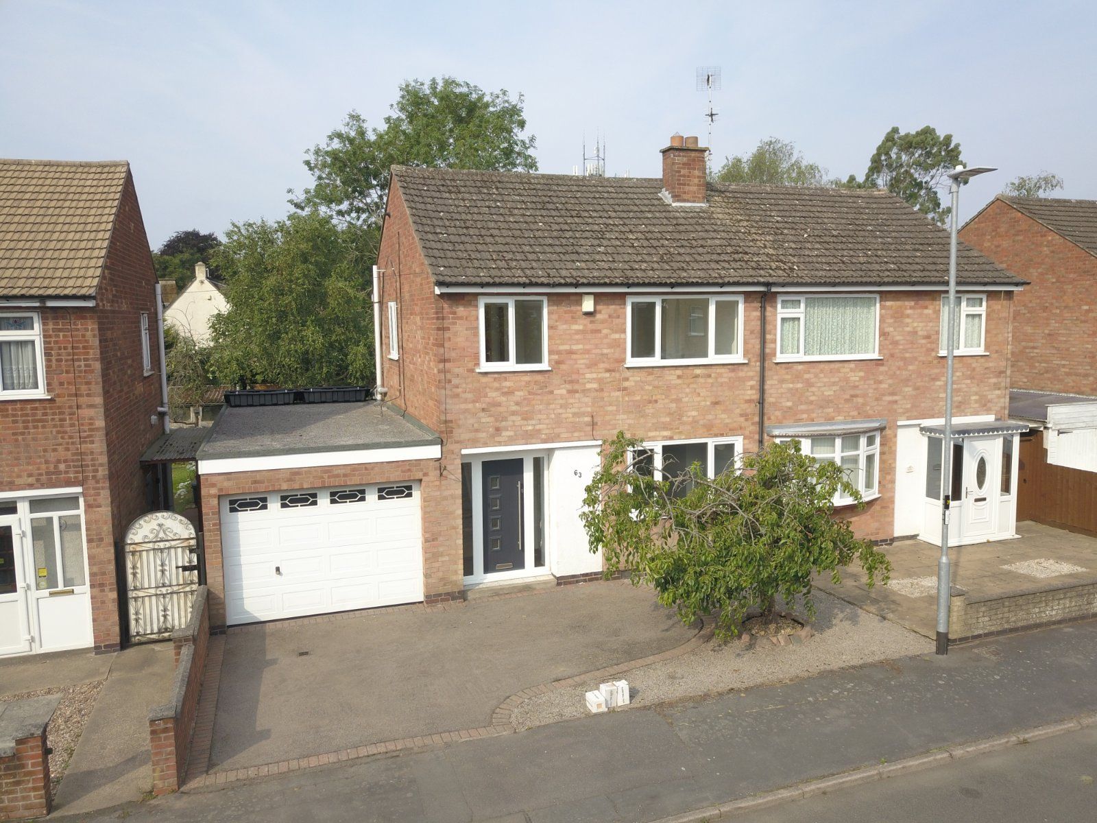 3 bed semidetached house for sale in Mayfield Way, Barwell, Leicester