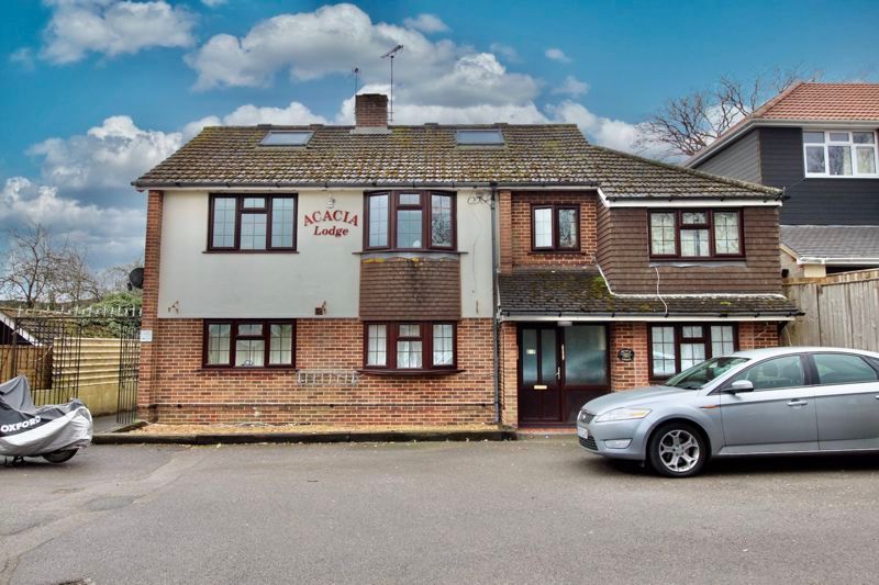 2 Bed Flat For Sale In Providence Hill Bursledon Southampton So31