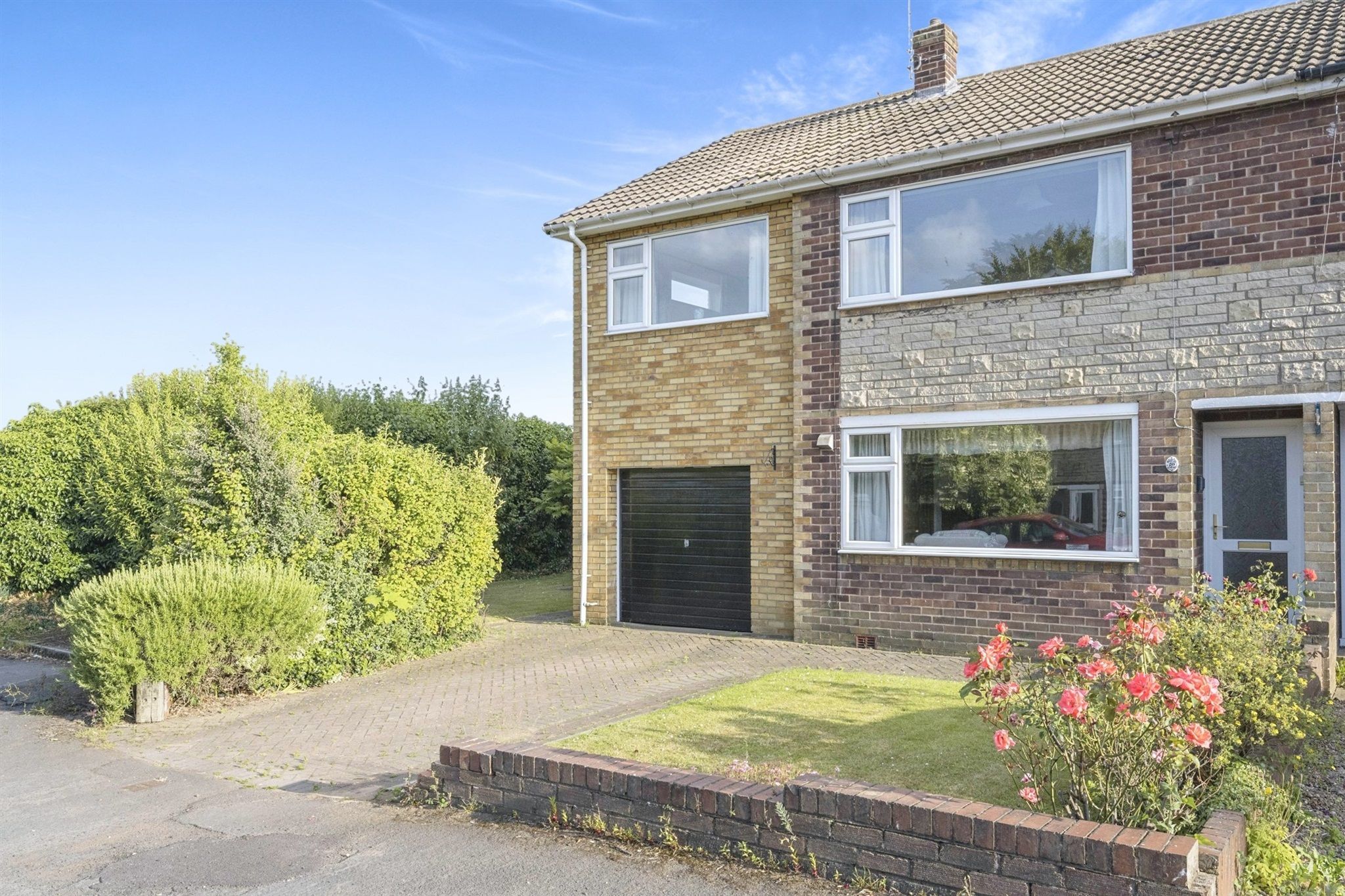 4 bed semidetached house for sale in Rotherwood Close, Scawsby
