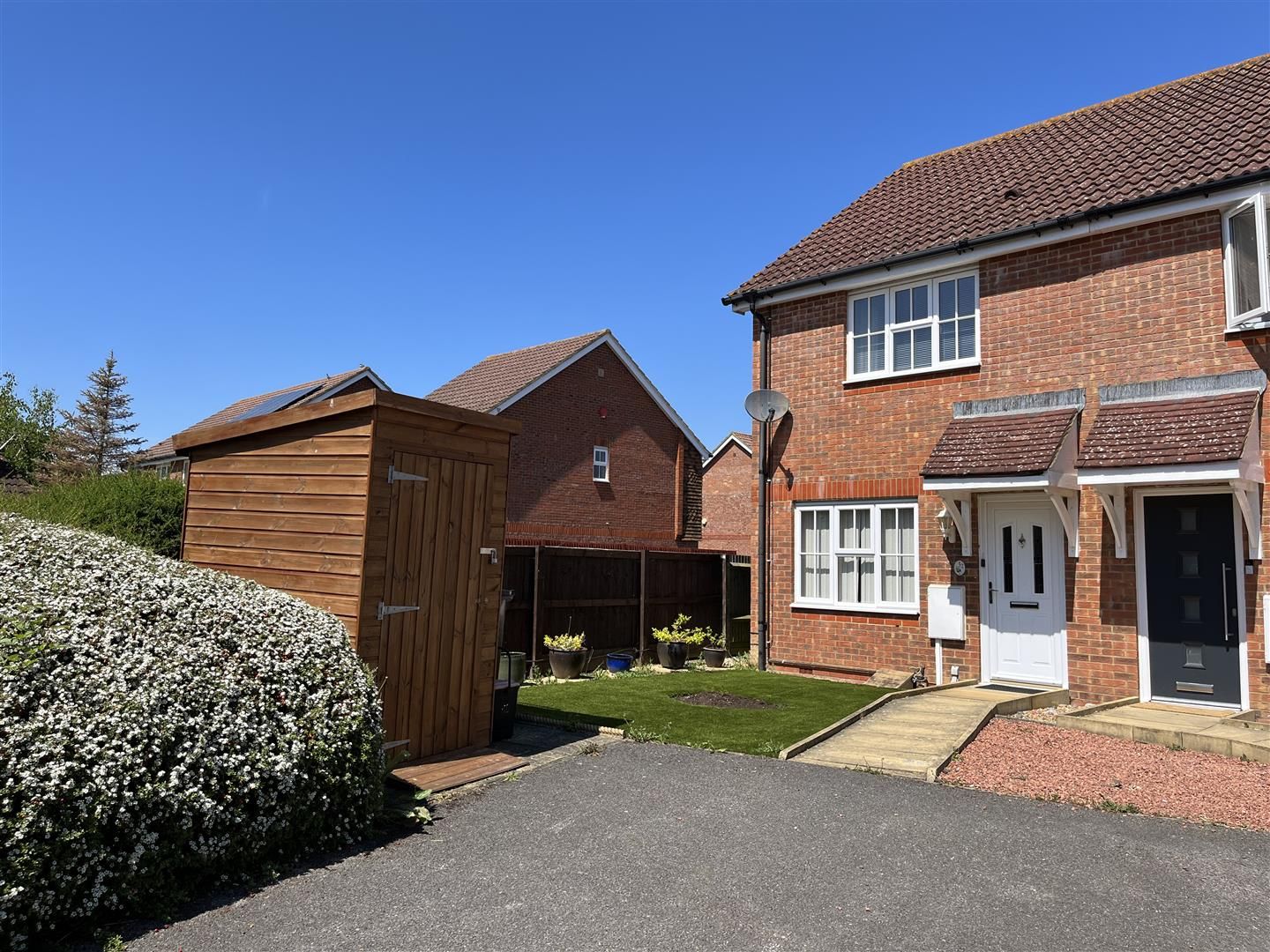 2 bed semidetached house for sale in Skylark Way, Kingsnorth, Ashford