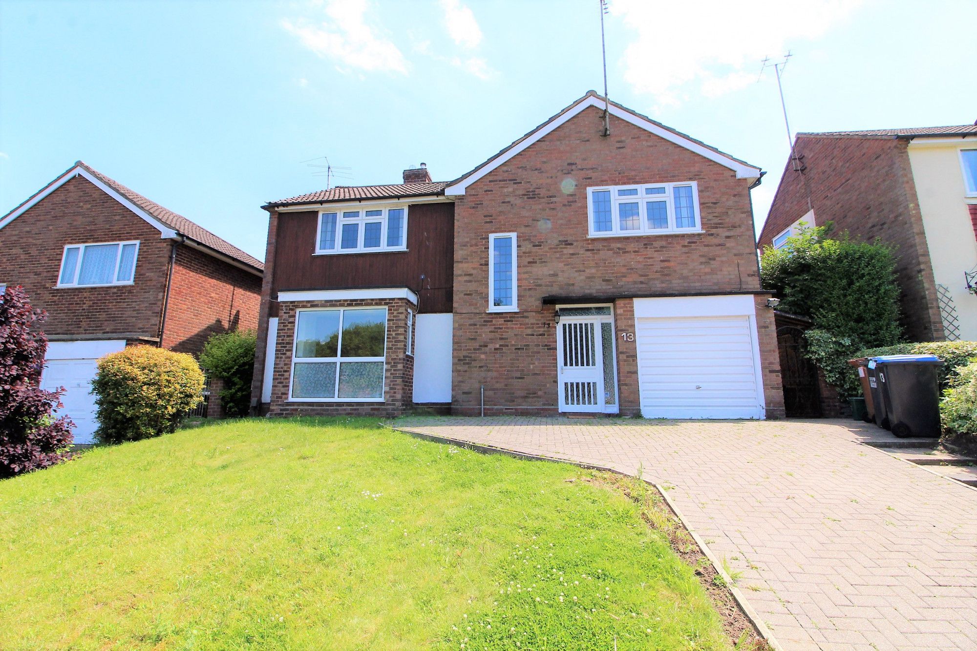4 bed detached house to rent in Bradgate, Cuffley, Hertfordshire EN6