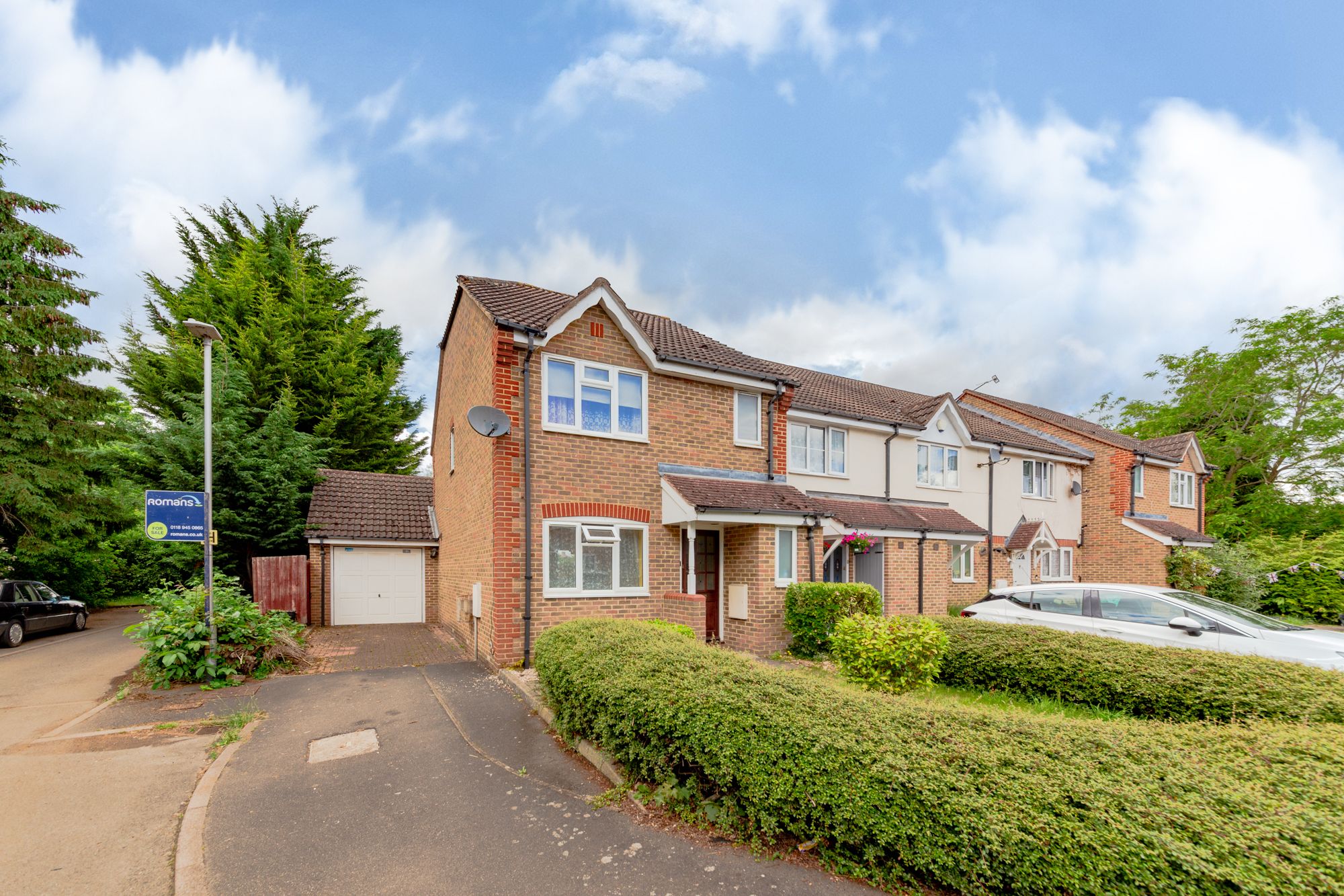 3 bed semidetached house for sale in Blackthorn Close, Earley, Reading
