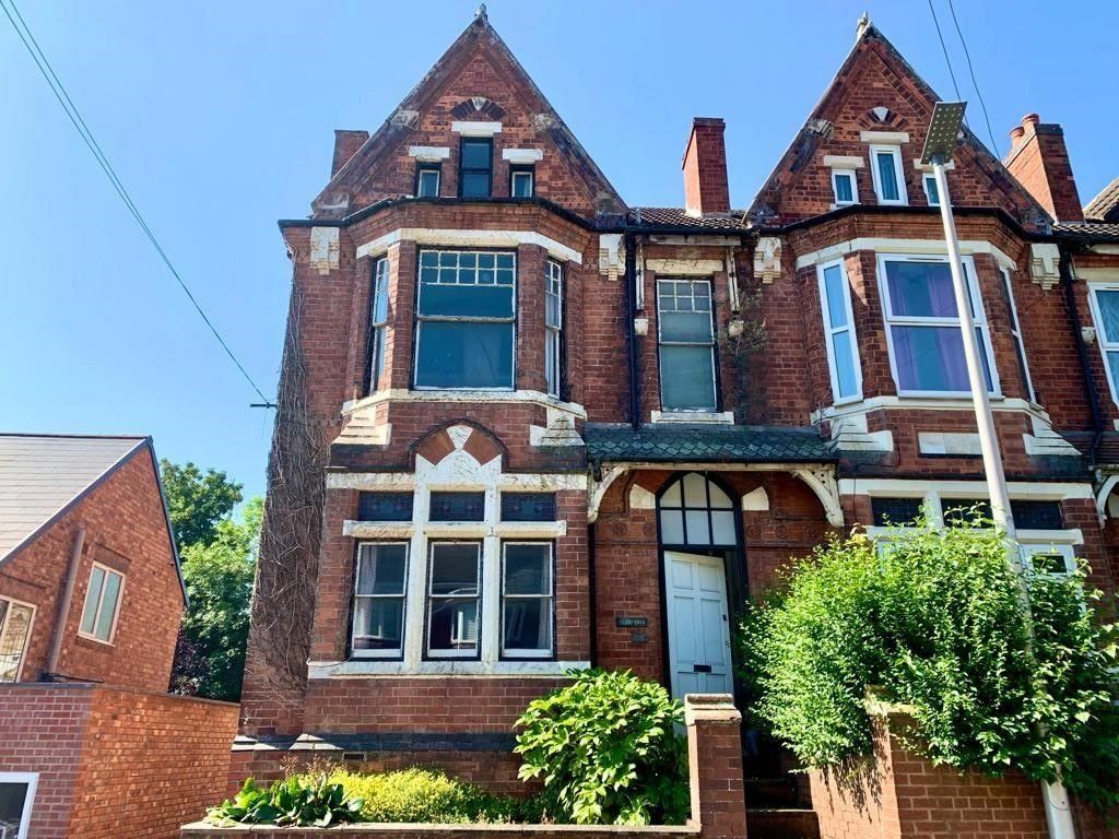 4 bed semidetached house for sale in Wharfedale Street, Wednesbury