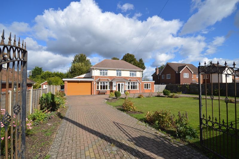 4 bed detached house for sale in Wendover Road, Weston Turville