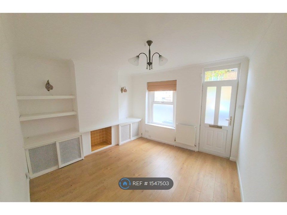 2 bed terraced house to rent in Knockhall Road, Greenhithe DA9 Zoopla