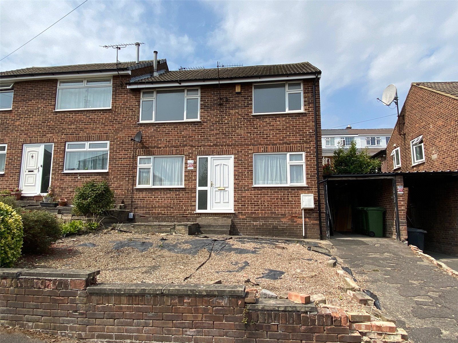 3 bed semidetached house for sale in Kensington Close, Batley WF17