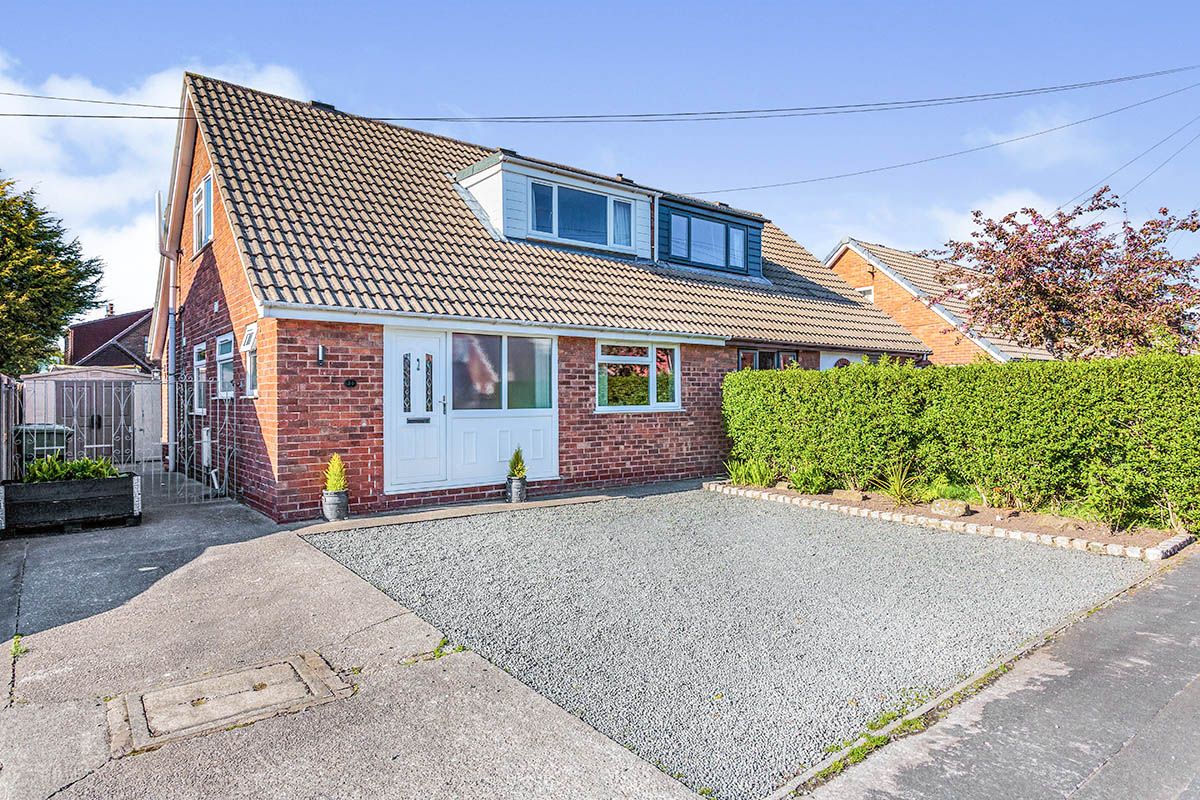 4 bed semidetached house for sale in Roseacre Drive, Elswick, Preston