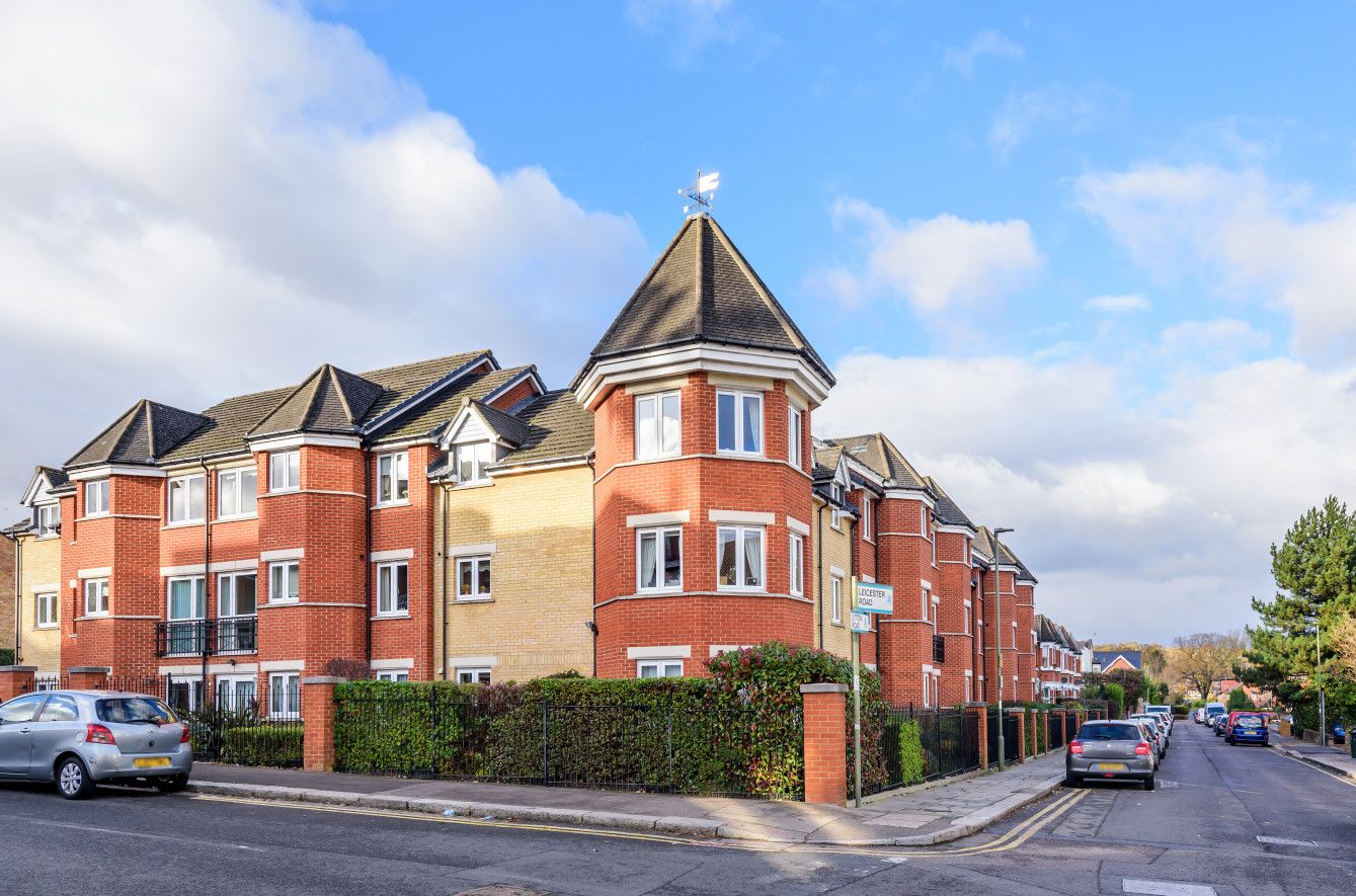 1 bed property for sale in Leicester Road, New EN5 Zoopla
