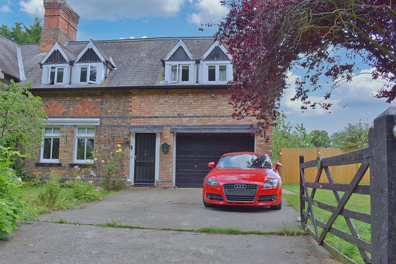 4 bed semidetached house for sale in Long Lane, Barnby, Newark NG24