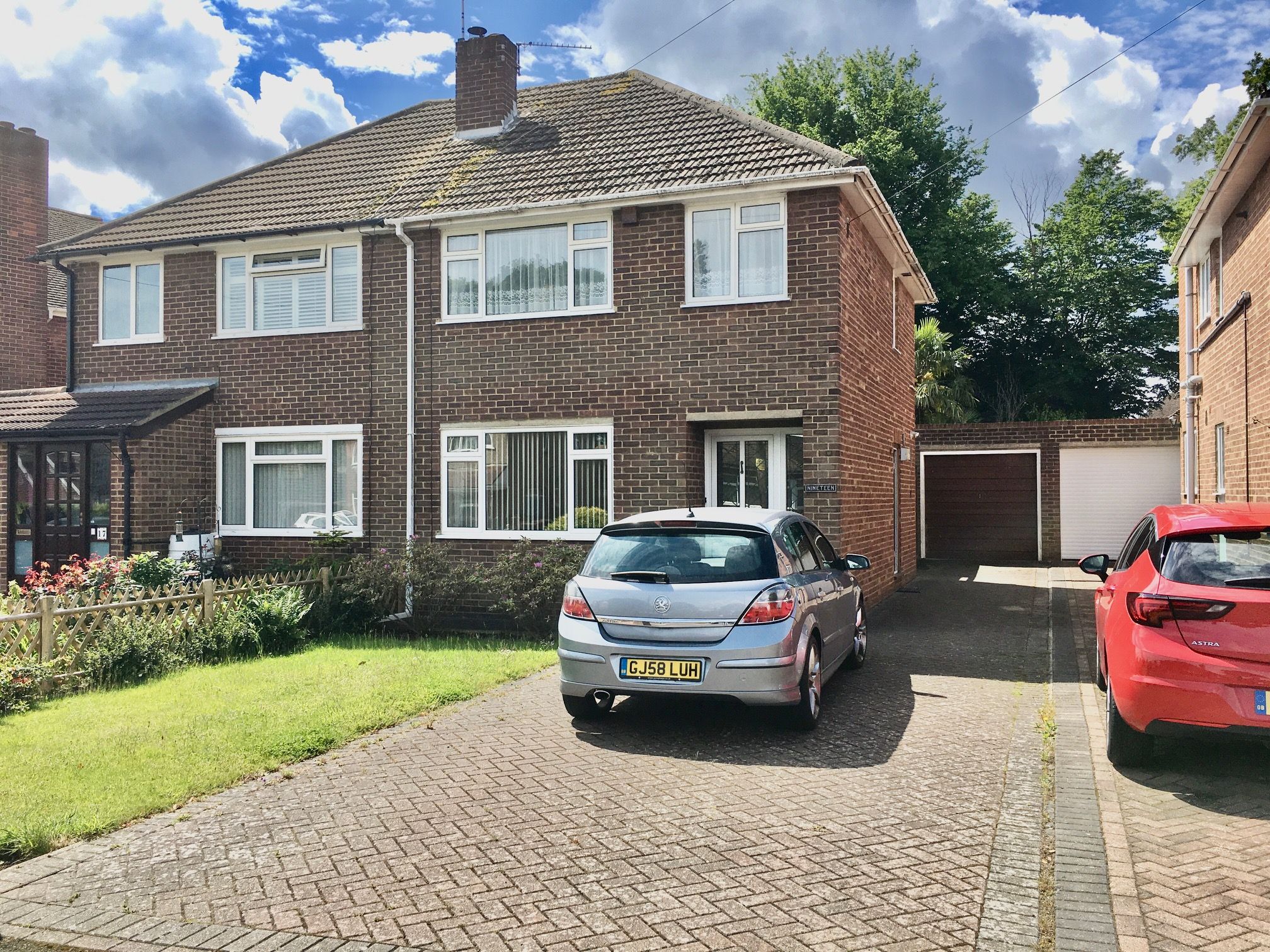 3 bed semidetached house to rent in Cambridge Road, Rainham