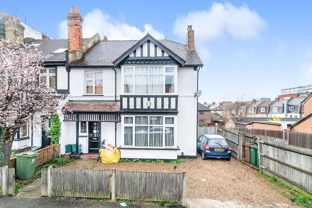 2 bed flat to rent in Clarendon Road, Wallington SM6 Zoopla