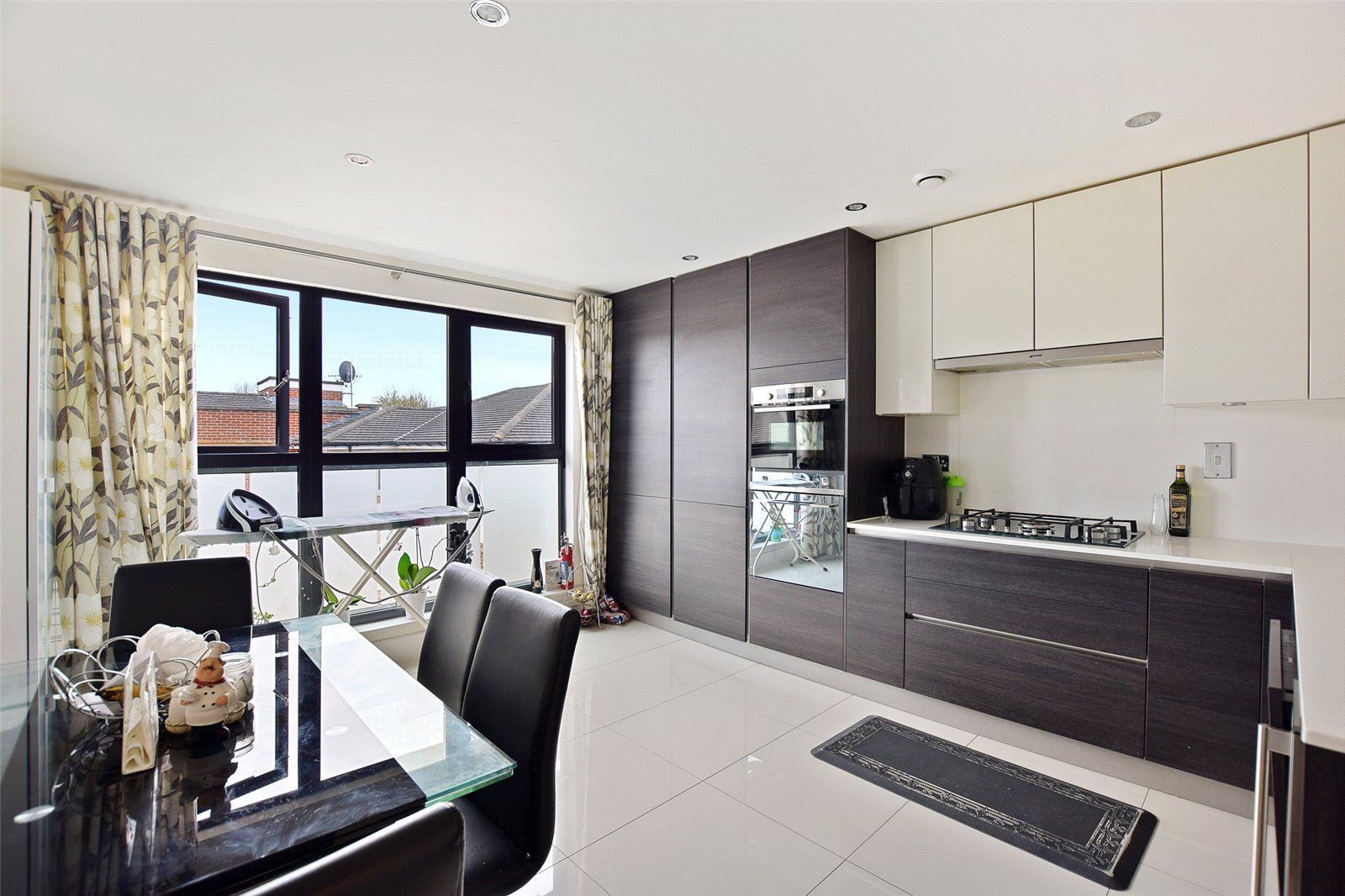 3 bed flat to rent in Fellowes House, Caravan Lane, Rickmansworth