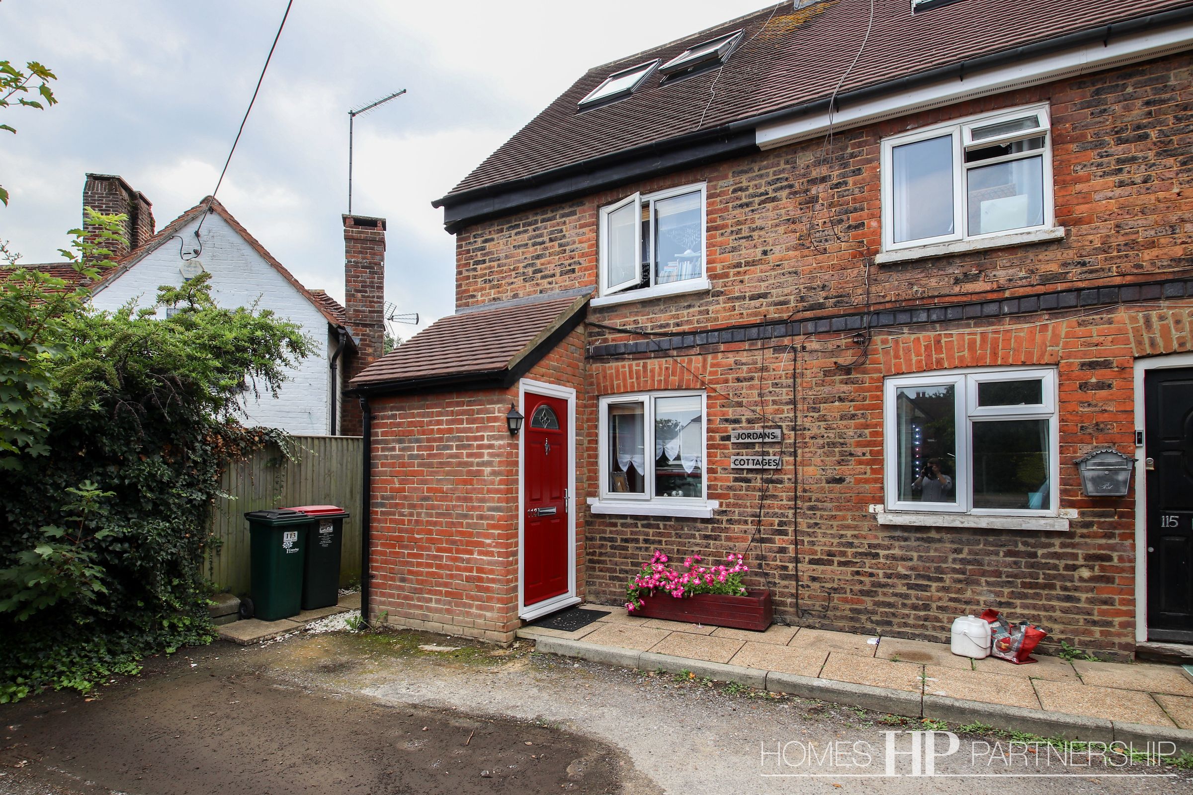 2 bed end terrace house for sale in London Road, Crawley RH10 Zoopla