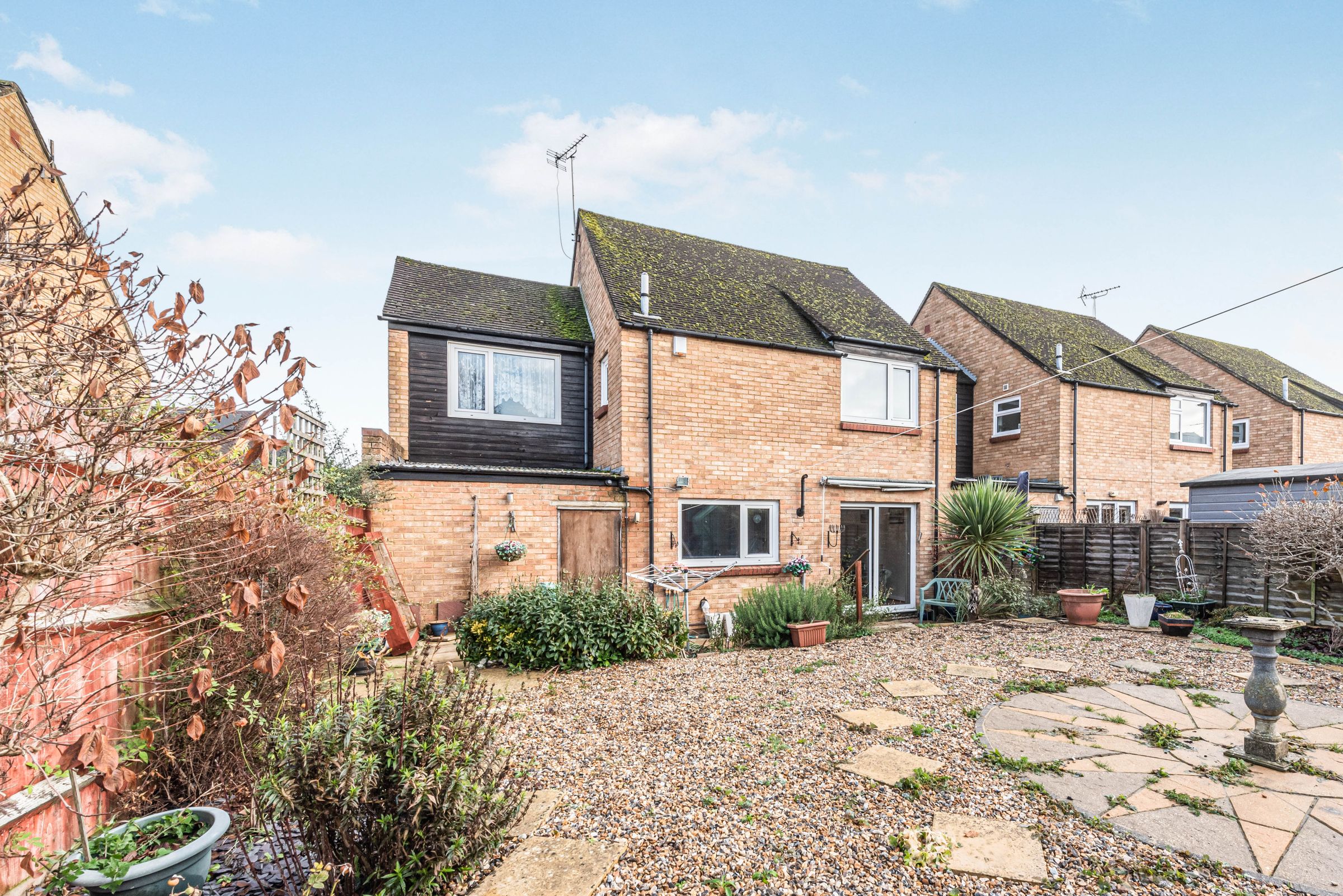 4 bed linkdetached house for sale in Ladymask Close, Calcot, Reading