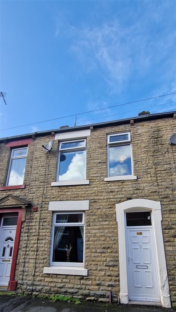 3 bed town house for sale in Tudor Street, Shaw, Oldham OL2 Zoopla
