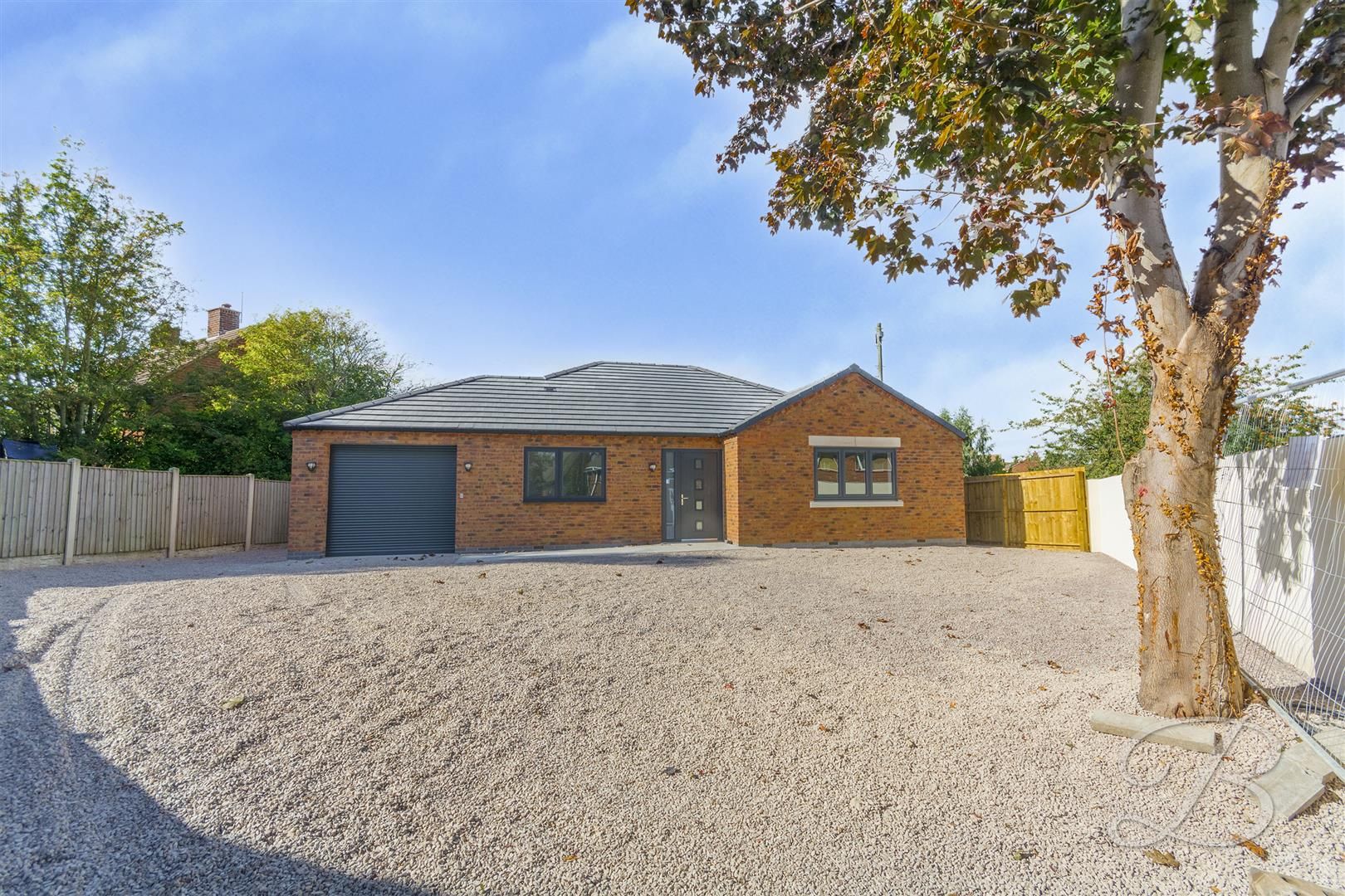 3 bed detached bungalow for sale in Park Road, Shirebrook, Mansfield