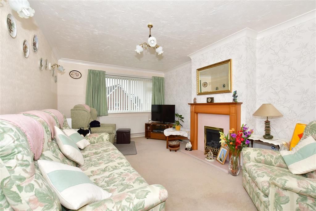 3 bed semidetached bungalow for sale in Cedar Road, Sturry, Canterbury