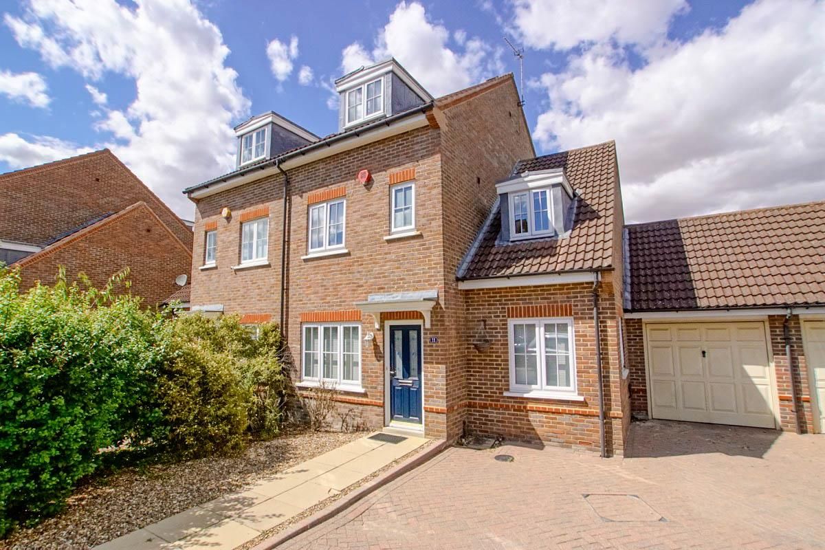 5 bed semidetached house to rent in Stanborough Mews, Stanborough Road