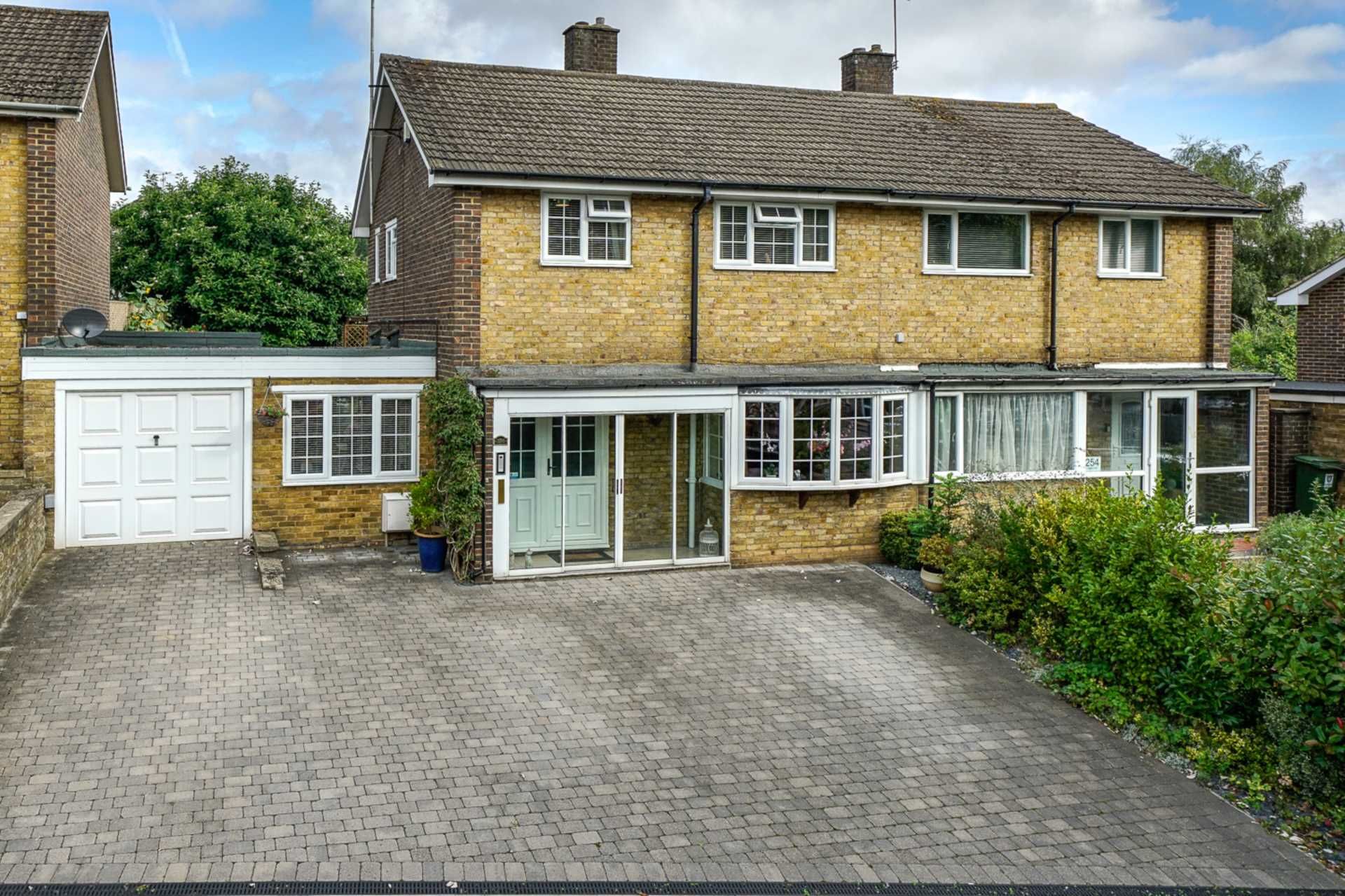 3 bed semidetached house for sale in Galley Hill, Hemel Hempstead HP1