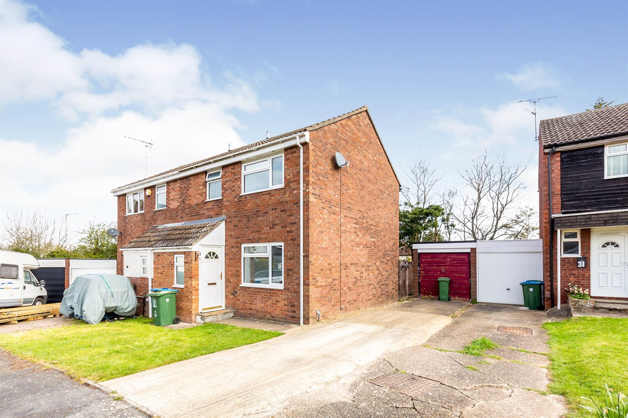 3 bed semidetached house for sale in Thackeray End, Haydon Hill, Aylesbury HP19 Zoopla