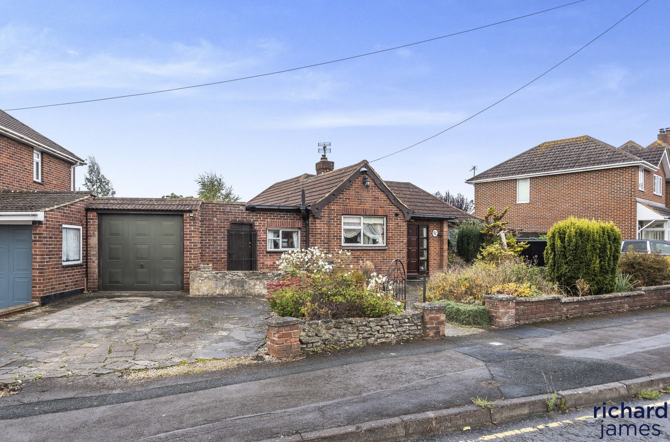 2 bed bungalow for sale in Headlands Grove, Upper Stratton, Swindon