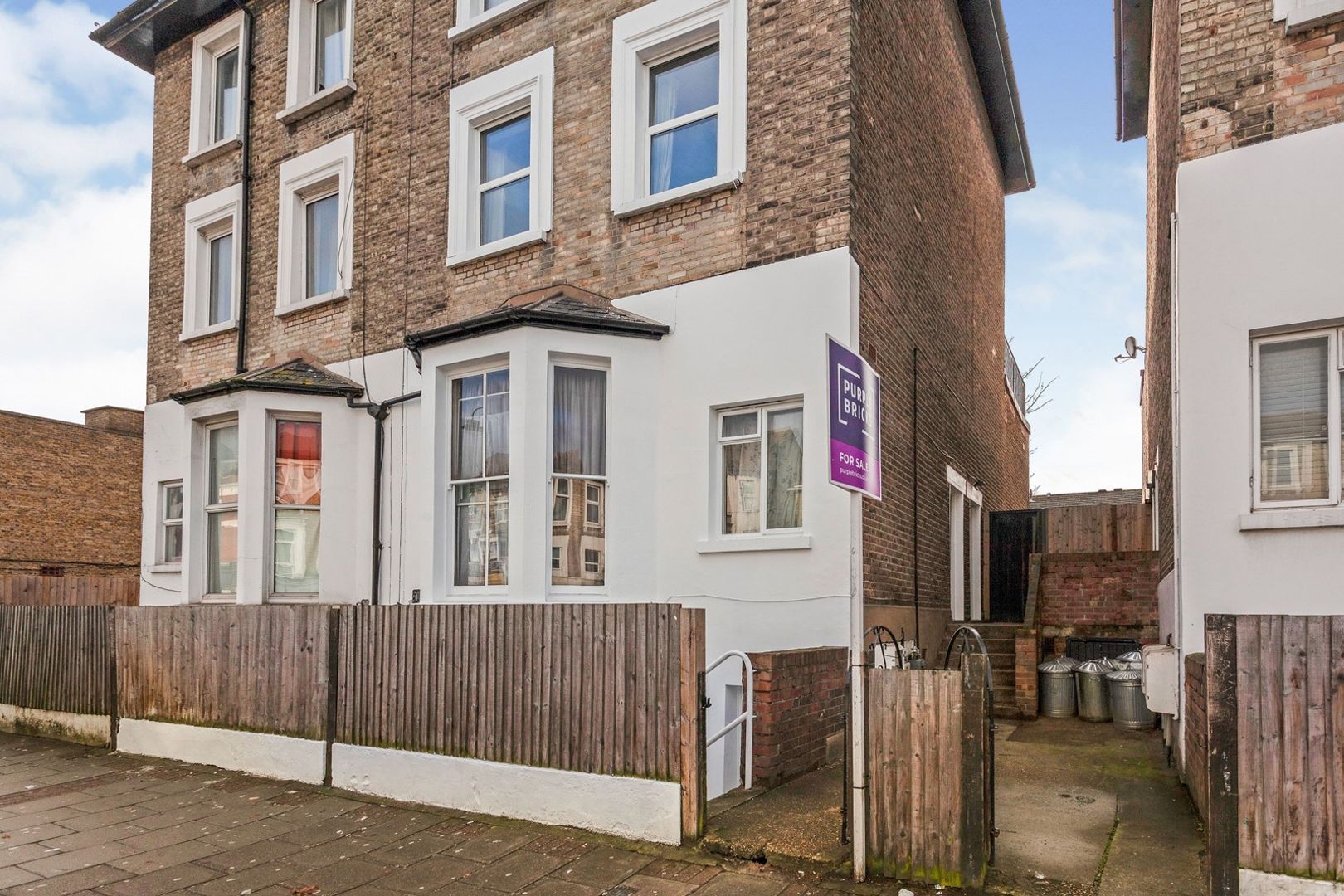 976 Garratt Lane, Tooting SW17  