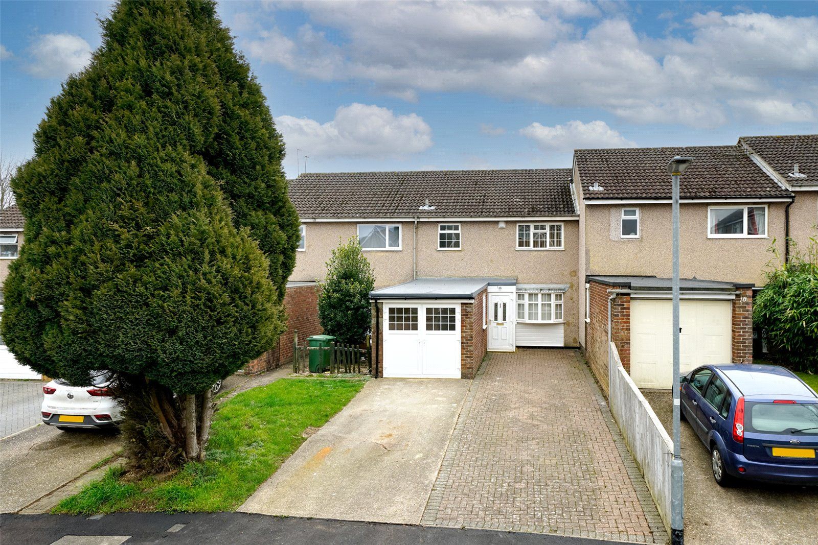Dunlin Road, Grovehill, Hemel Hempstead, Hertfordshire HP2  