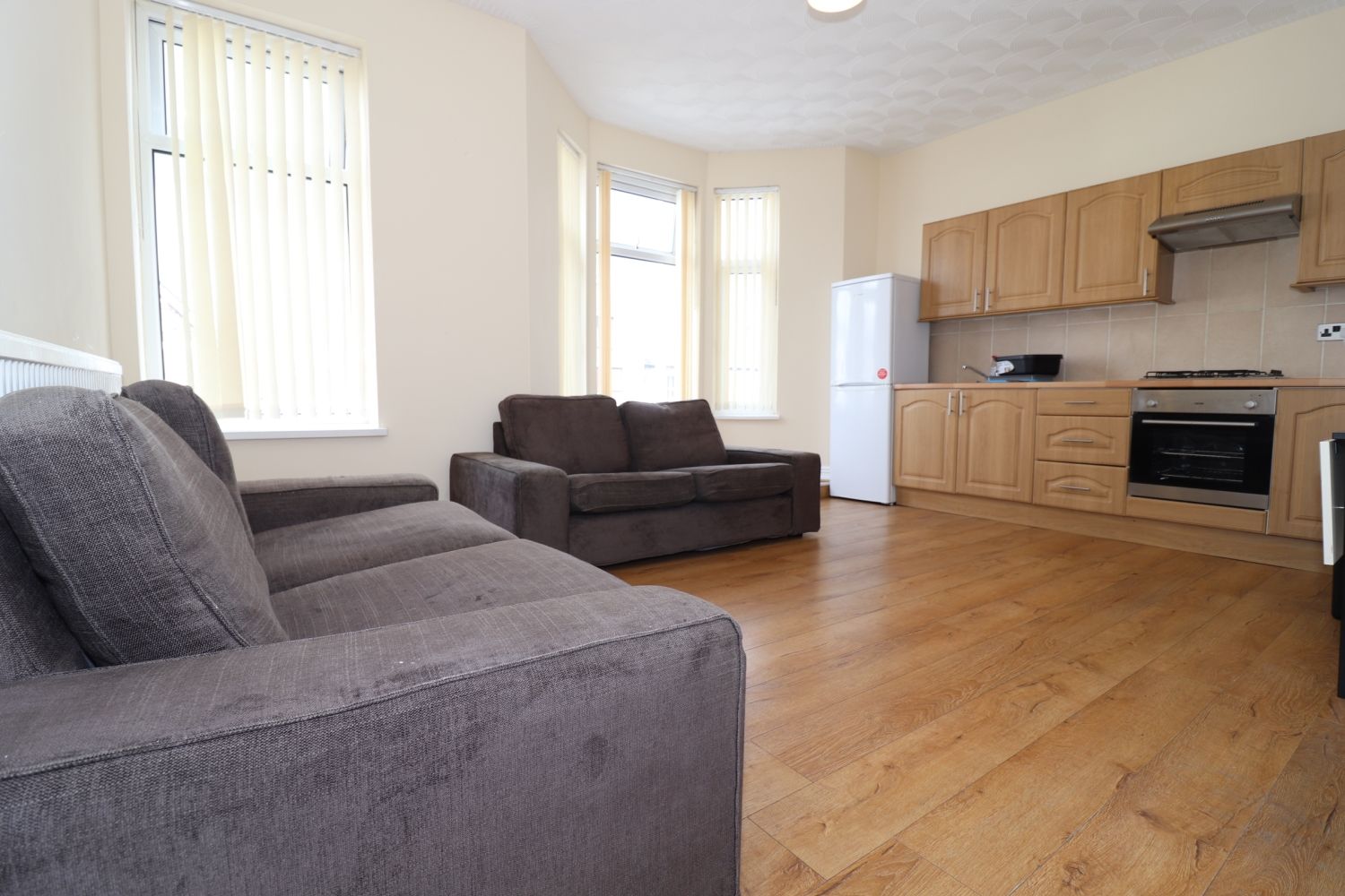 4 bed flat to rent in Albany Road, Roath, Cardiff CF24 Zoopla
