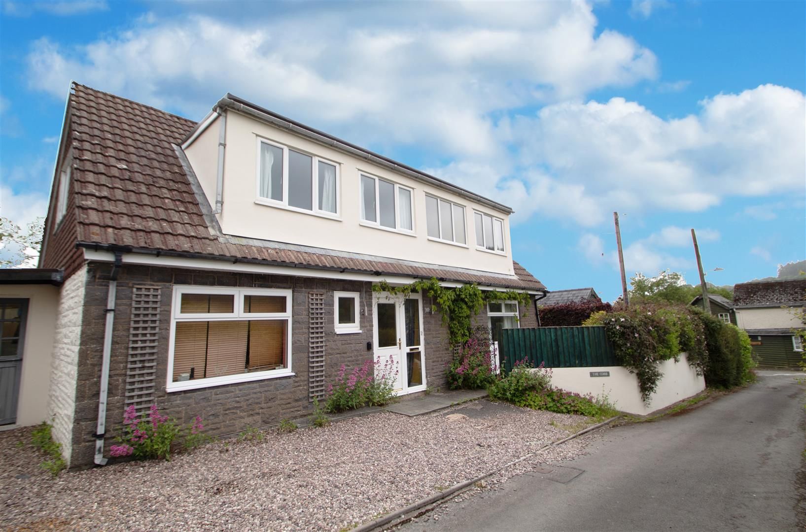 4 bed detached bungalow for sale in Clawdd Lane, New Radnor, Presteigne
