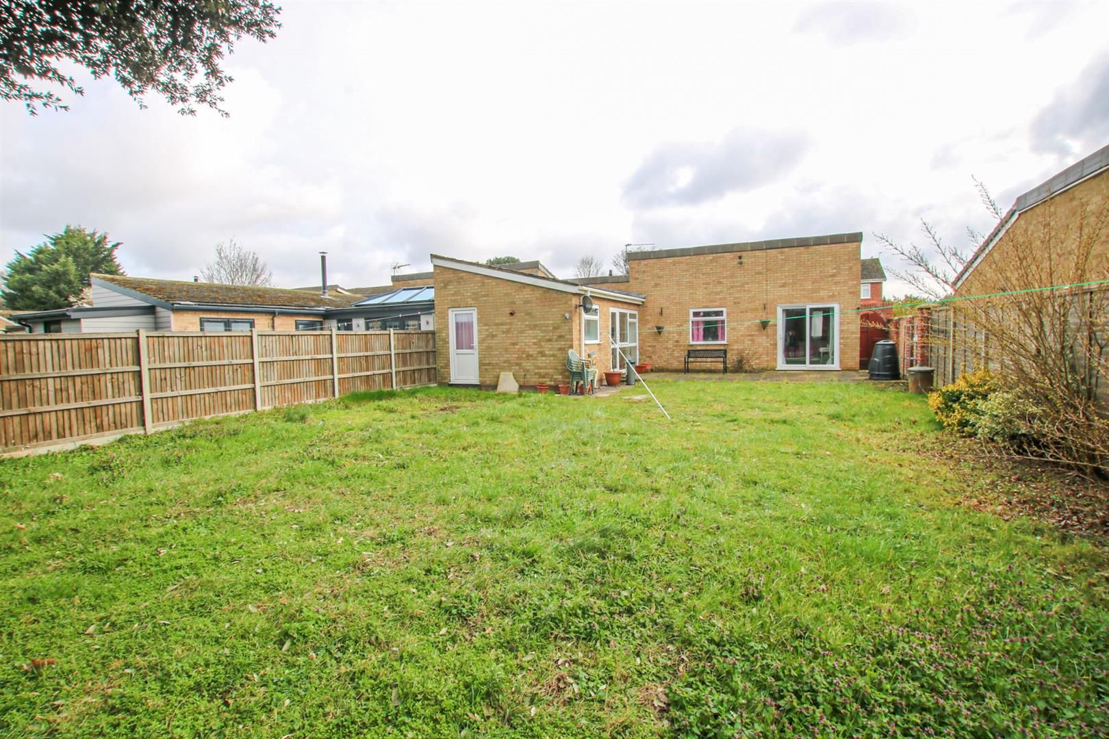 3 bed semidetached bungalow for sale in Tremaine Close, Hellesdon