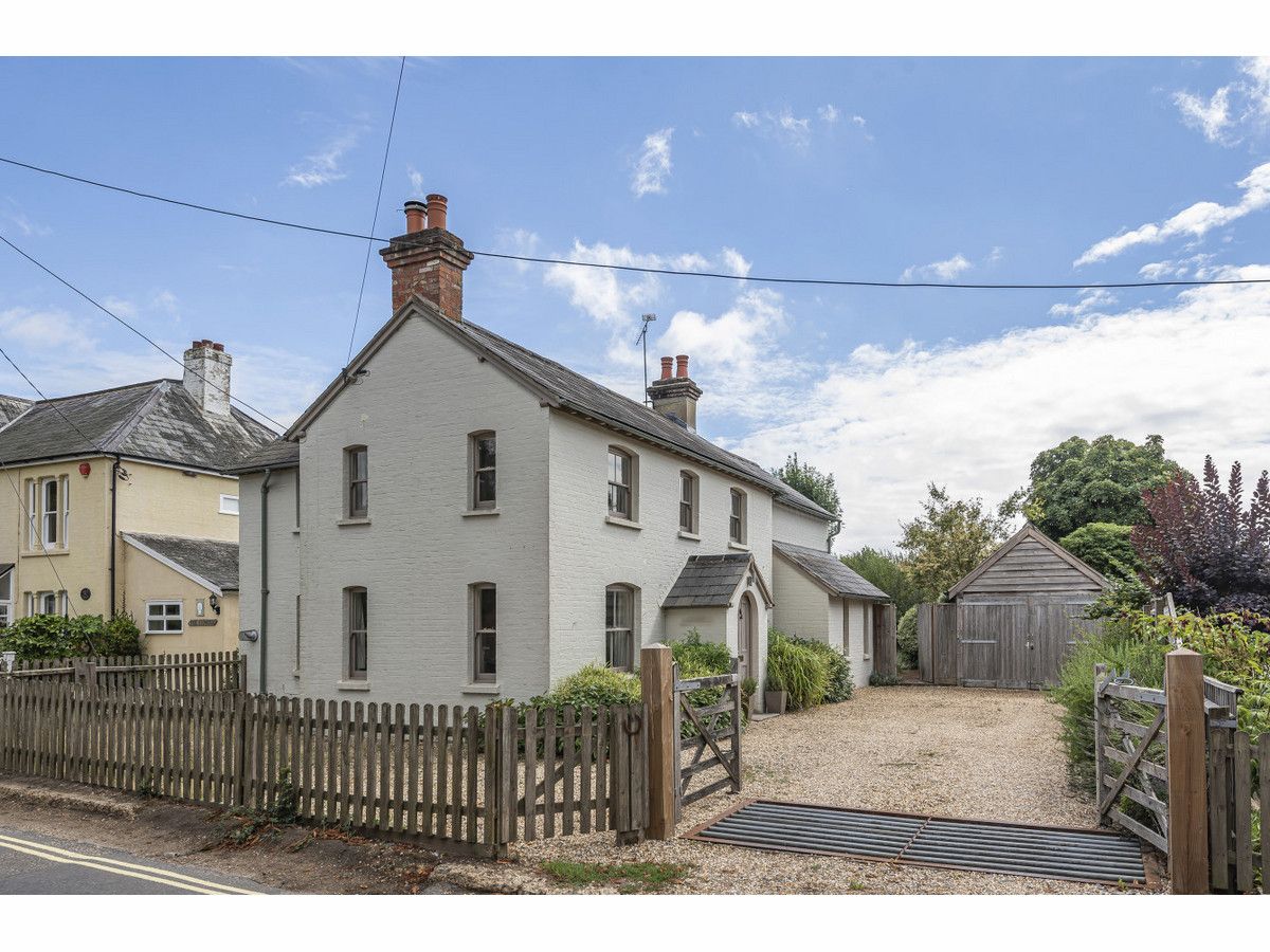 4 bed detached house for sale in Balmer Lawn Road, Brockenhurst SO42
