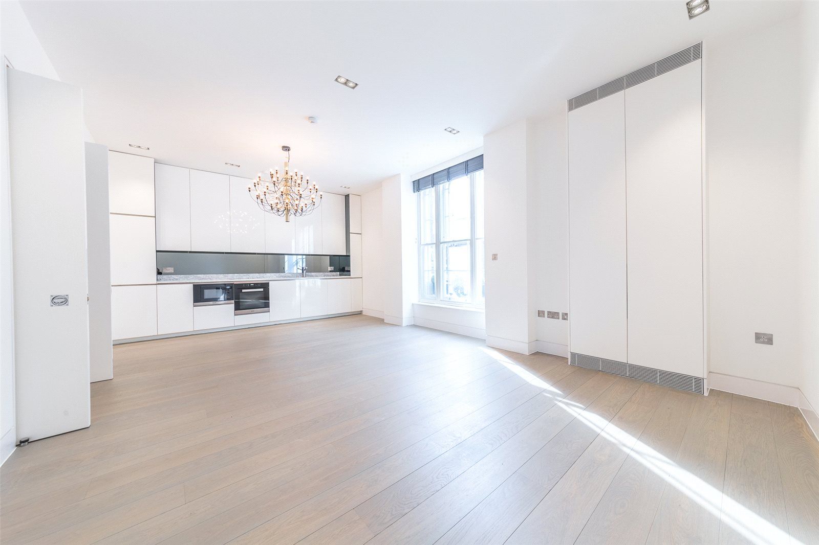 8 Warwick Court Holborn WC1R  