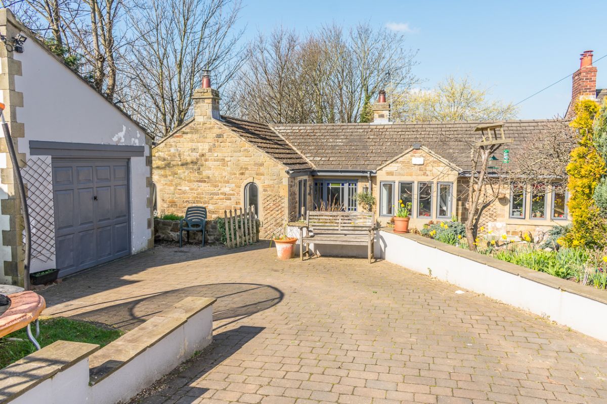 3 bed bungalow for sale in Moor End Lane, Dewsbury WF13 Zoopla